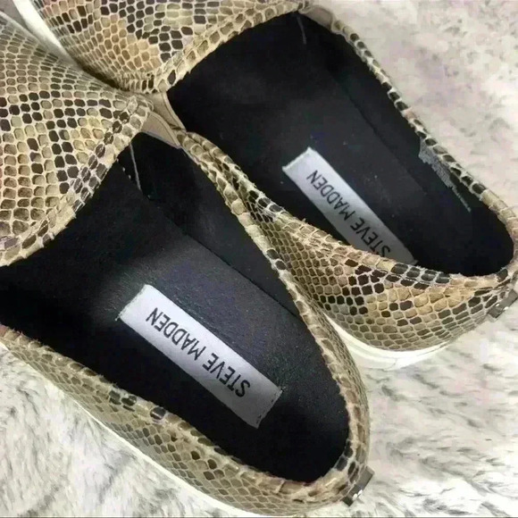 Steve Madden Slip On Snake Print Python SYMBA Platform Sneakers - Picture 2 of 3